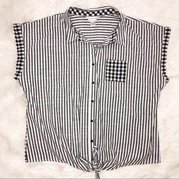 Christopher & Banks Tops - Christopher & Banks buttons down shirt size XL